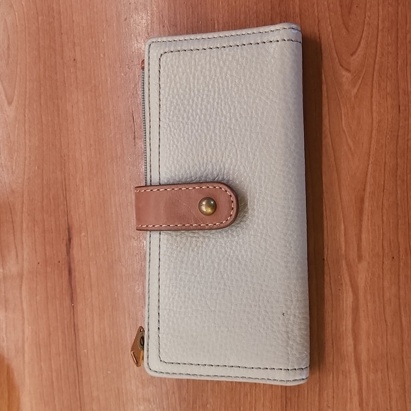 Fossil Clutch Leather Wallet - Picture 1 of 7